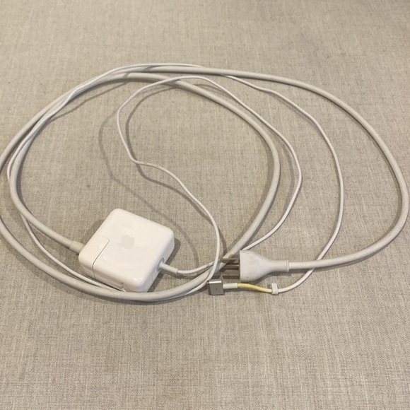 145”/12’ Apple 45W MagSafe 2 Power Adapter and AC power Adapter Extension Cable - Picture 2 of 9
